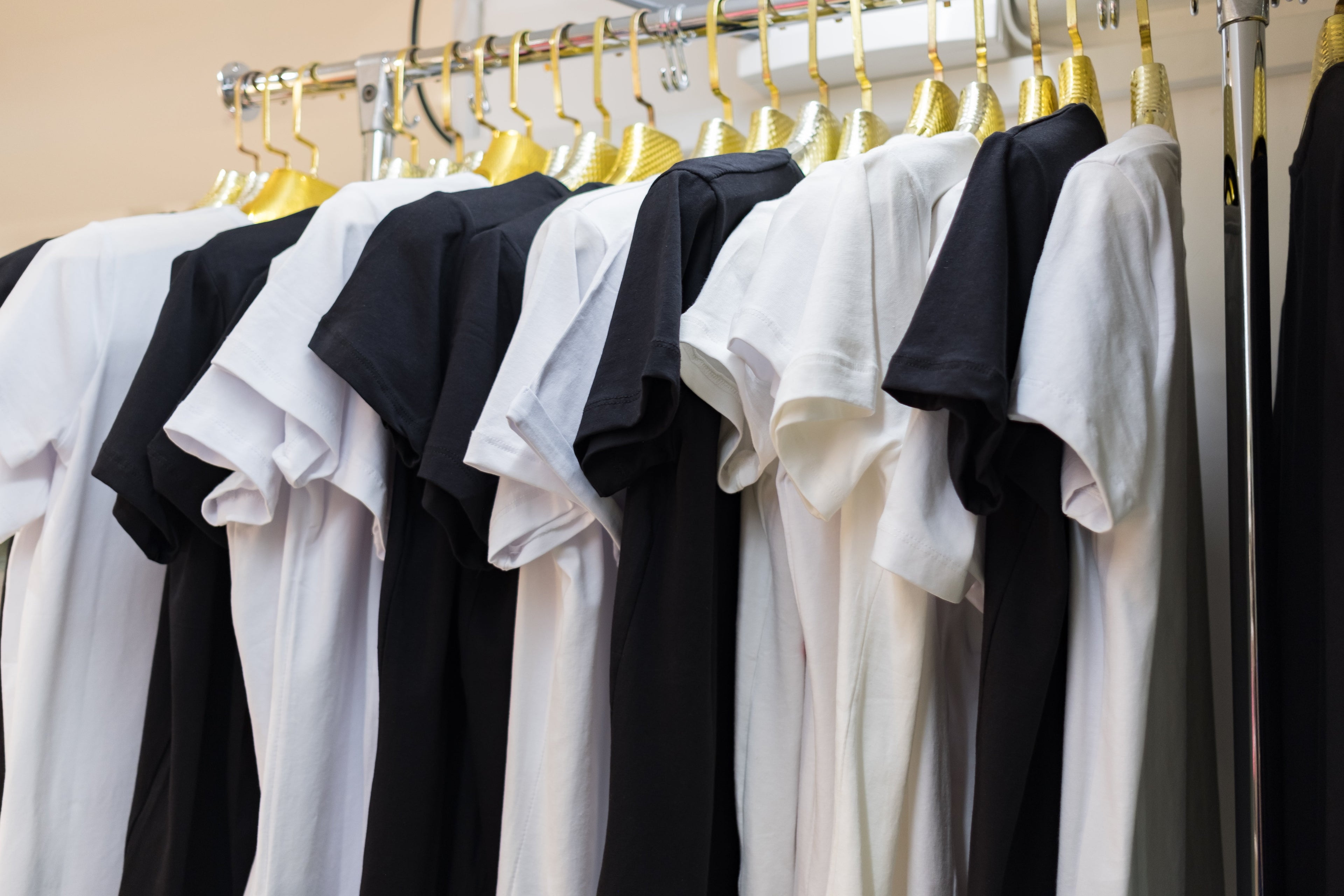 Why Businesses Choose Customized T-Shirts for Their Teams Introduction